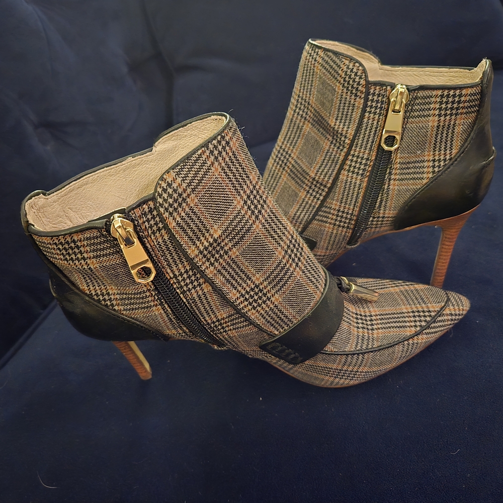 Louise et Cie Plaid Pointed-Toe Ankle Booties in Black and Brown - Picture 6 of 10